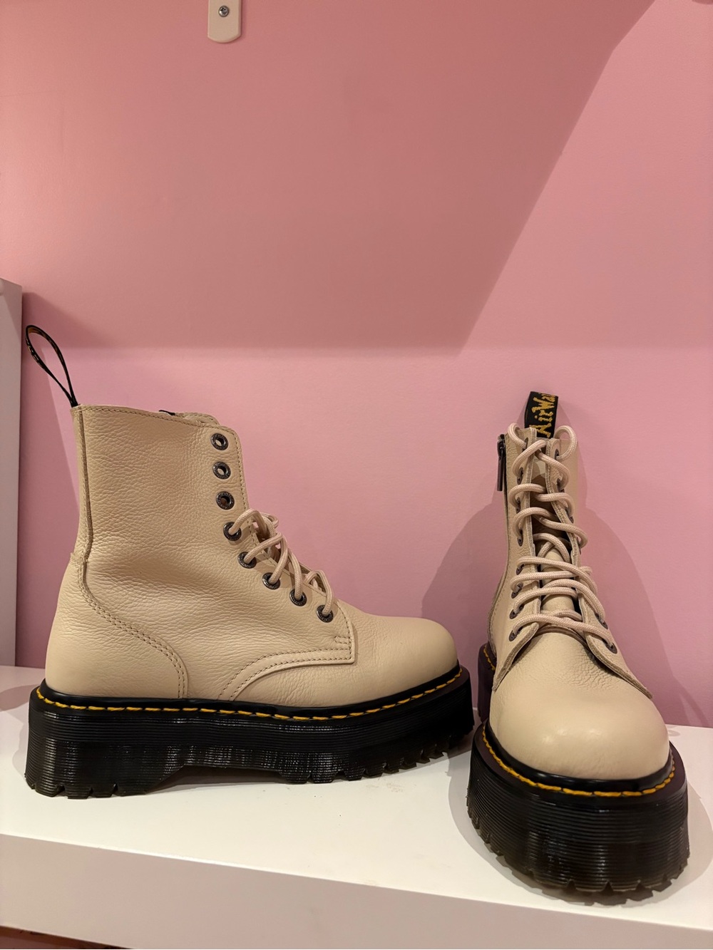 Dr. Martens Jadon Beige Leather Platform Boot - Worn Once 👢🤍